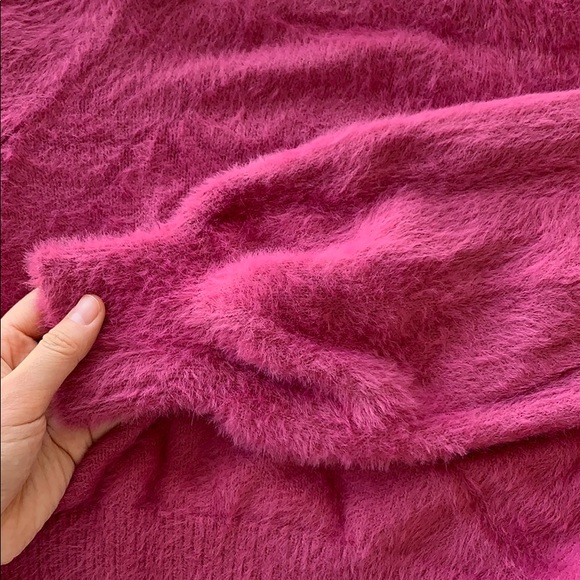 Fluffy sweater with bell-shapes sleeves - Picture 3 of 4